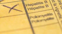 Ein Impfpass mit Kreuz bei der Hepatitis-B-Impfung.
